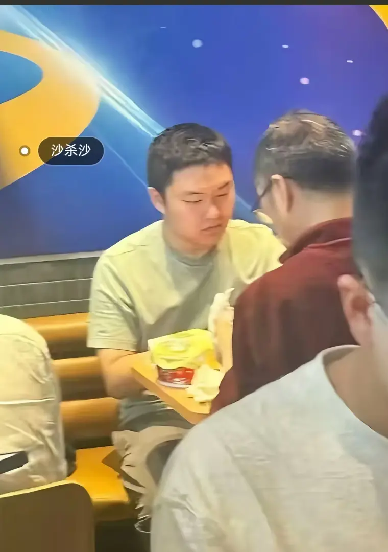 《沙哥砸门视频》《老师请沙哥吃汉堡哥视频》相关资源图片