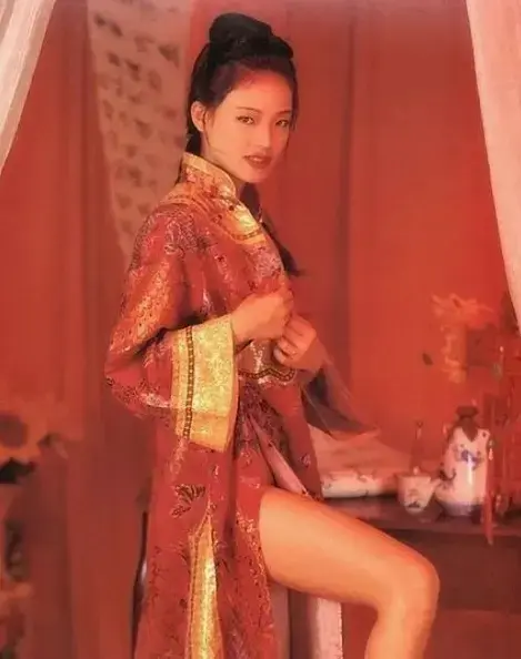 《舒淇舒掰掰》绝版影像资料从旧录像带中抢救修复完整上线-《舒淇舒掰掰》专属昵称背后的剧组情谊与珍贵素材免费观看