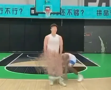 《牛教练的裤子》爆笑视频全集免费看-牛教练的裤子黑哥偷袭名场面-高清无广告在线播放
